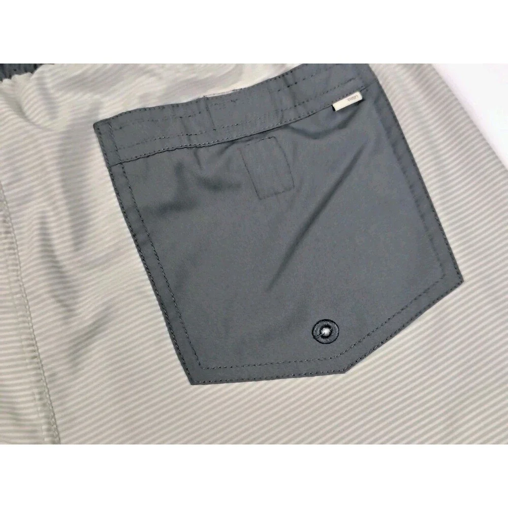 Vuori Kore Lined Shorts Men’s Large Gray Striped 7” Inseam Athletic